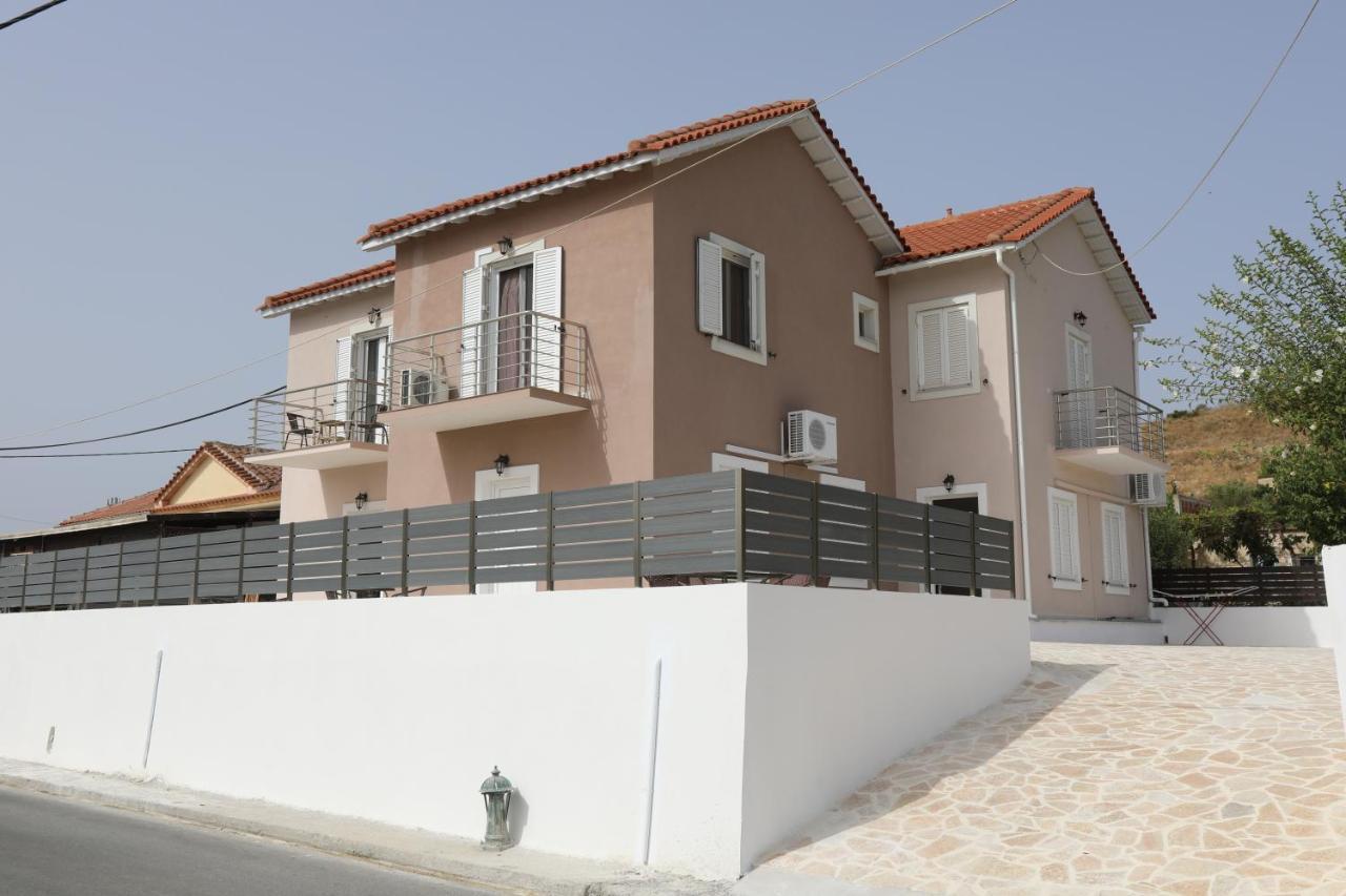 Angelos Apartments Lixouri Esterno foto